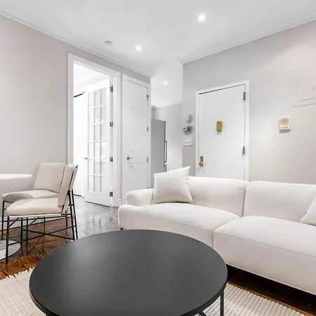 Gorgeous & Bright 3Bdr & 1Bth In Midtown Manhattan
